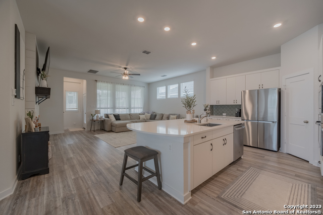 2909 Mindel St Property Photo 8