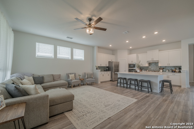2909 Mindel St Property Photo 10