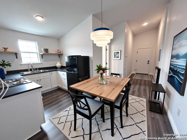 2419 S Presa Street Property Photo 1
