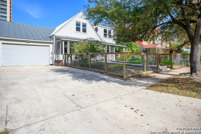 211 Allensworth St Property Photo 2