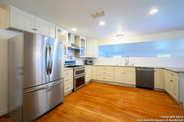 211 Allensworth St Property Photo 8