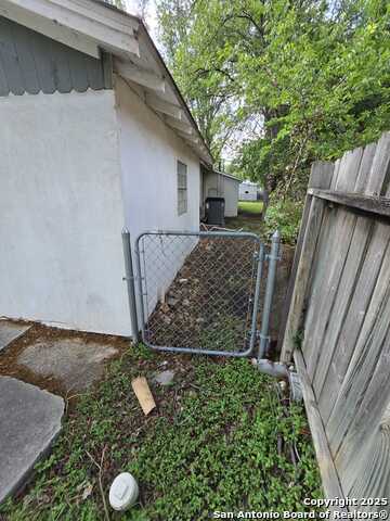 1020 Mission Rd Property Photo 10