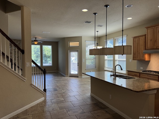 9827 Catell Property Photo 4