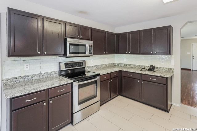 12707 Gardenia Property Photo 6