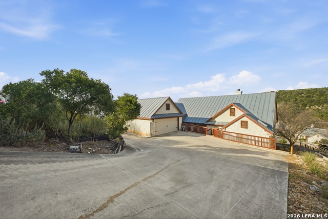 204 Tapatio Dr. W Property Photo 8