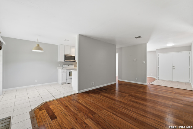 11403 Spring Crest St Property Photo 8