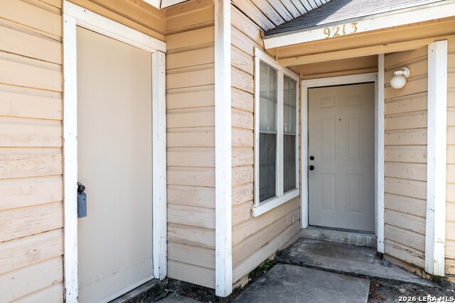 9213 Shadow Crest Dr Property Photo 3