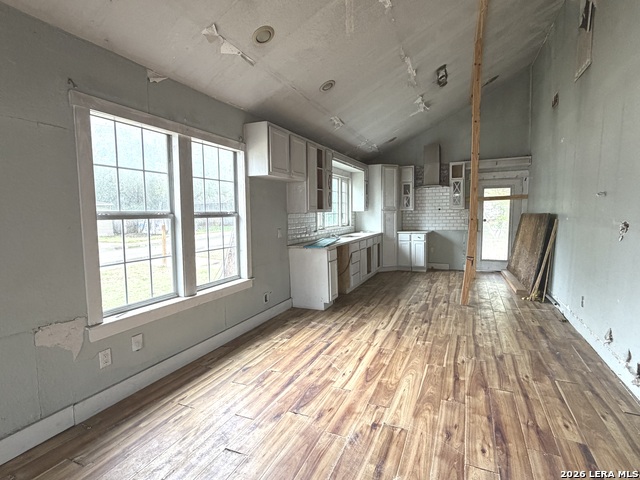 1122 Delaware St Property Photo 4