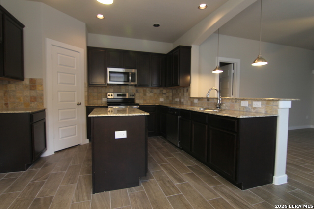 310 Creekside Curv Property Photo 6