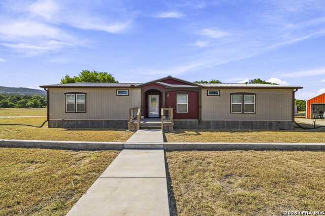 626 Spur 100 Property Photo 1