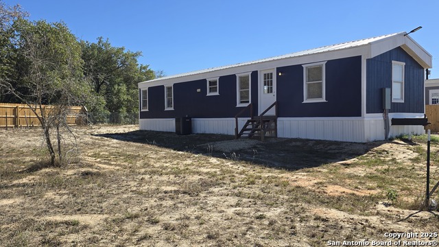 120 Rolling Hills Dr Property Photo 3
