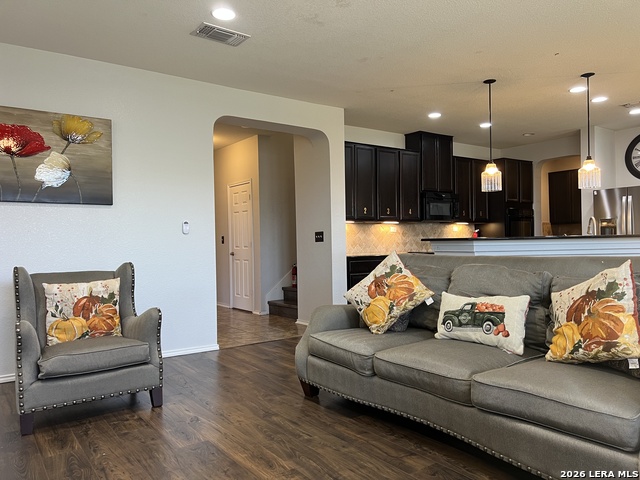 7335 Magnolia Blf Property Photo 5