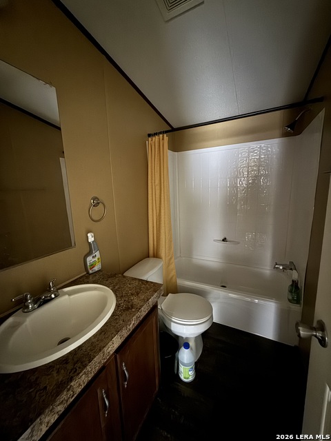 1204 W Houston St Property Photo 5