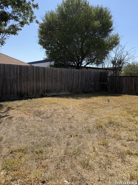 1204 W Houston St Property Photo 9