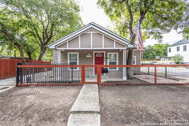 1202 N CENTER Property Photo 1