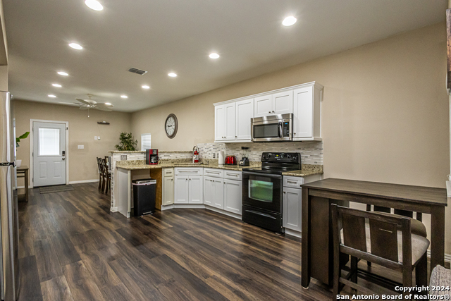 1202 N Center Property Photo 5