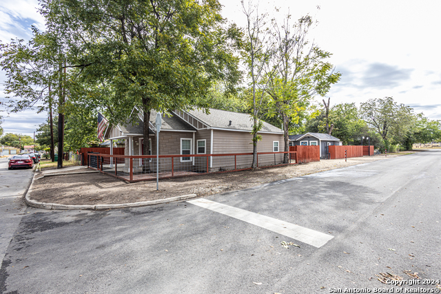 1202 N Center Property Photo 25