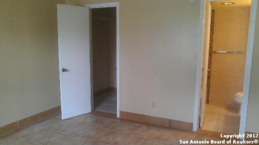 5806 Shadow Glen Property Photo 8