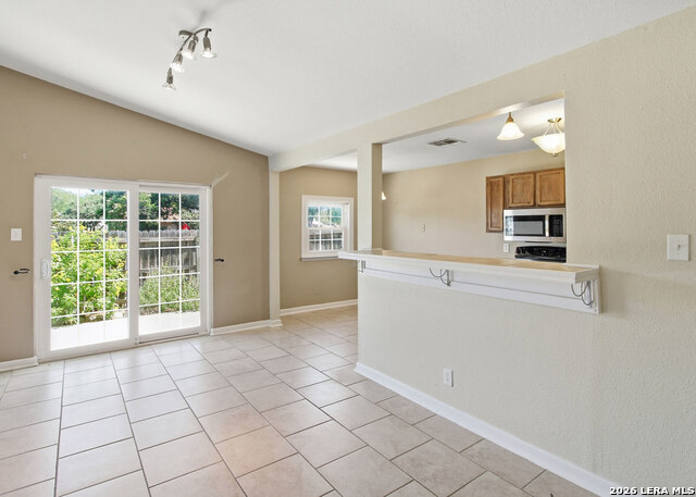 13422 Pebble Cir Property Photo 6