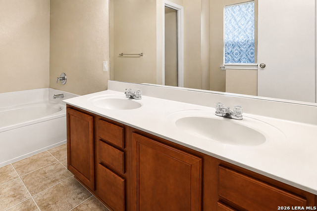 2807 Biering Peak Property Photo 10