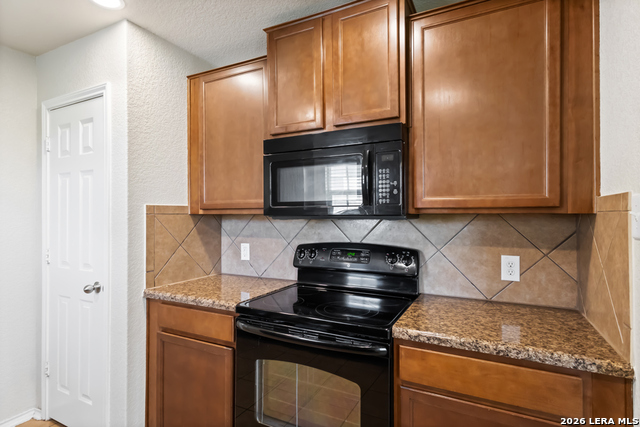 10907 Cimarron Cove Property Photo 8