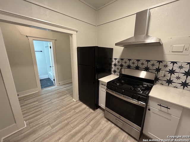 407 E LOCUST ST Property Photo 1