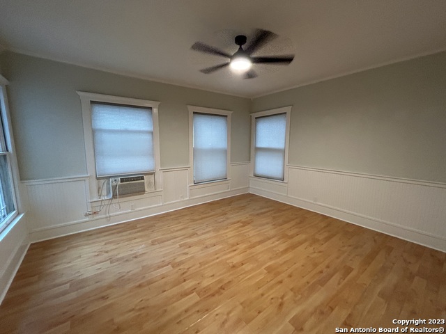 407 E Locust St Property Photo 4