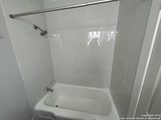 407 E Locust St Property Photo 9
