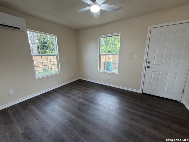 705 Crockett Dr Property Photo 5