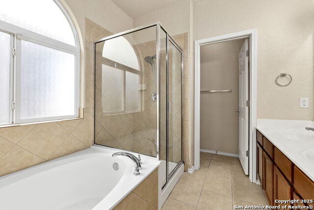 10814 Mustang Oak Dr Property Photo 16