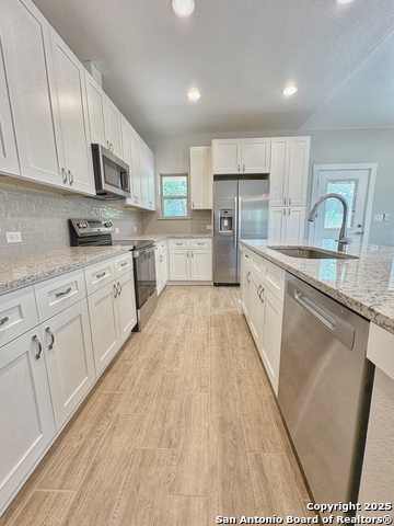 7206 State Highway 16 S Property Photo 9