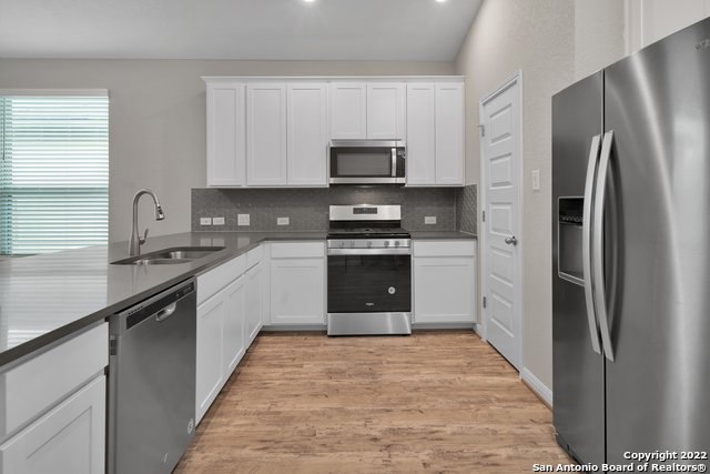11660 Bakersfield Pass Property Photo 8