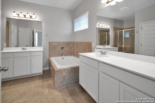 11660 Bakersfield Pass Property Photo 15