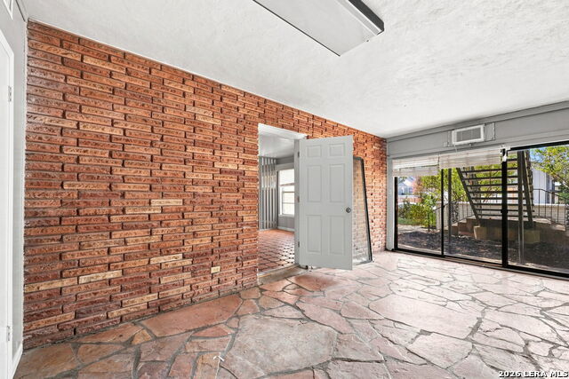 1157 Garraty Property Photo 23