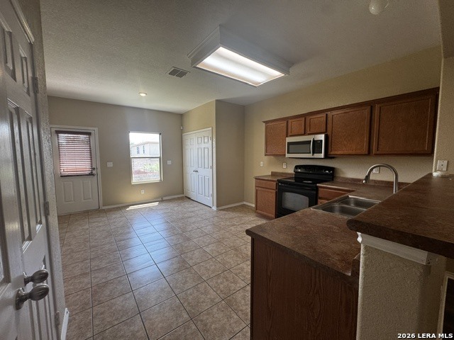 10310 Royal Est Property Photo 7