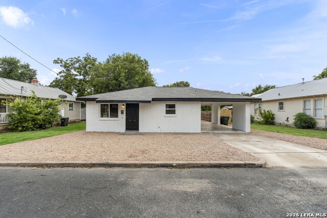 205 Mistletoe St Property Photo 2