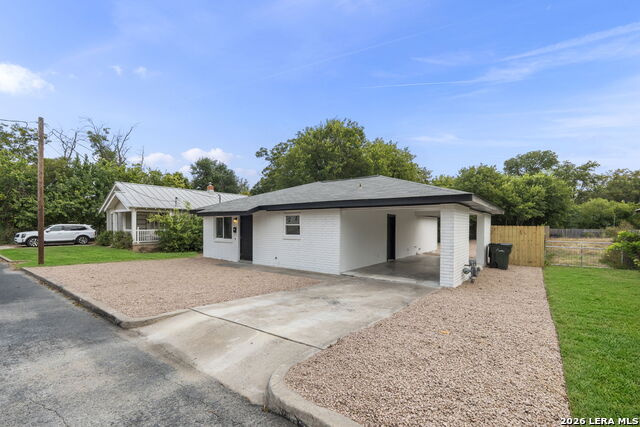 205 Mistletoe St Property Photo 3