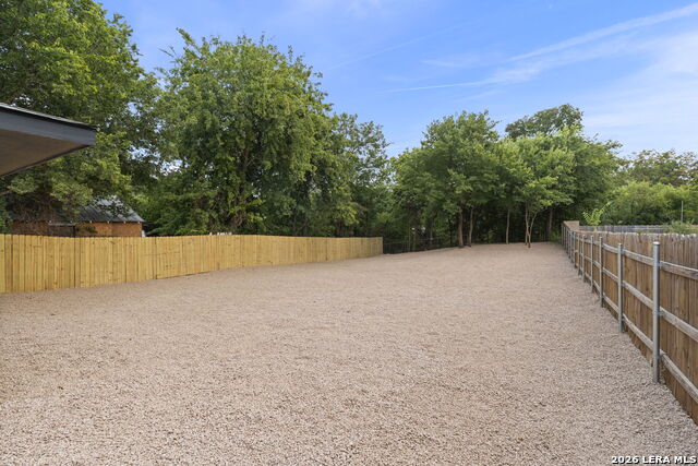 205 Mistletoe St Property Photo 5