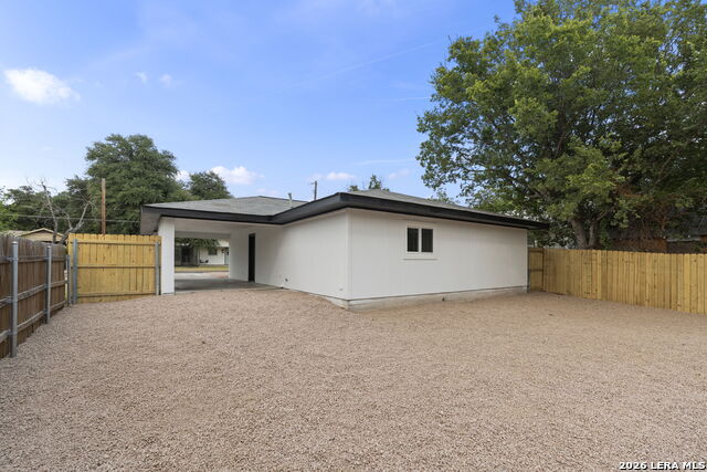 205 Mistletoe St Property Photo 6