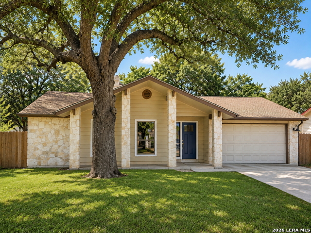 2119 Crested Walk Property Photo 1