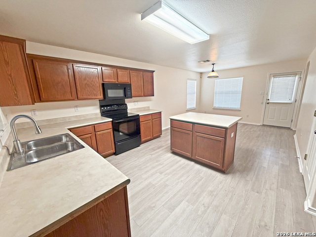 6914 Dashmoor Crk Property Photo 4
