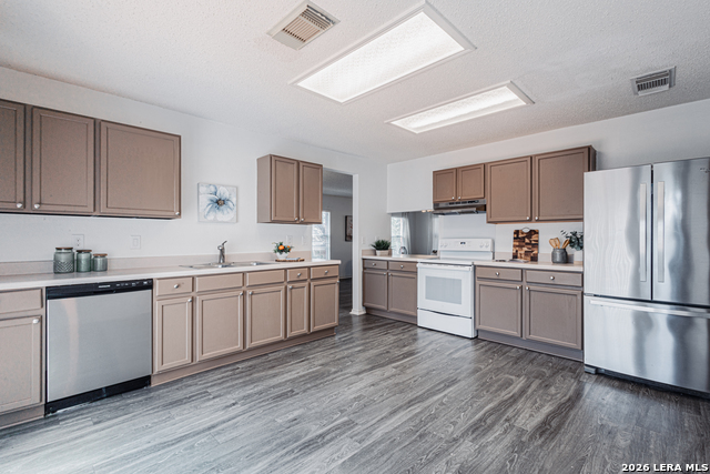 21914 Kenton Croft Property Photo 8