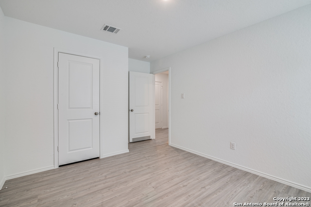 2406 Double Oak Dr Property Photo 9