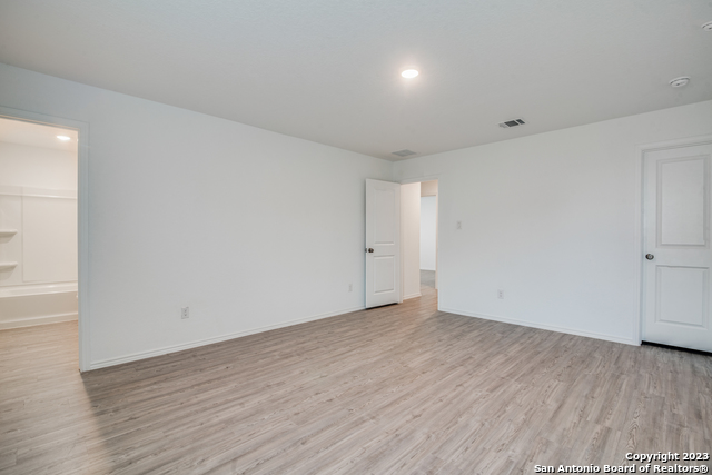 2406 Double Oak Dr Property Photo 14