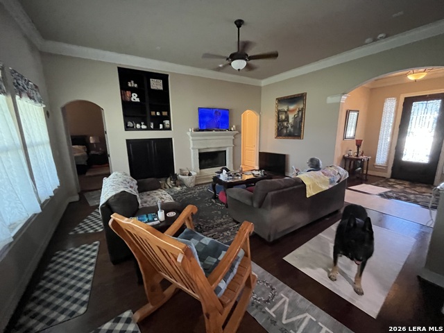 828 Martingale Property Photo 7