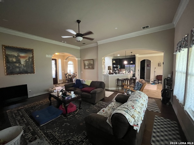 828 Martingale Property Photo 8