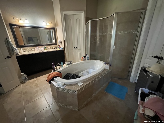 828 Martingale Property Photo 11