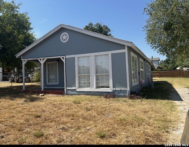 504 E Hondo Property Photo 2