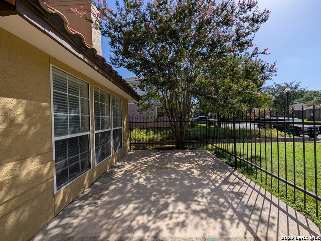1043 Rivertree Dr Property Photo 4