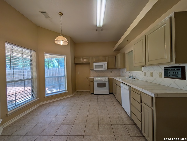 1043 Rivertree Dr Property Photo 9